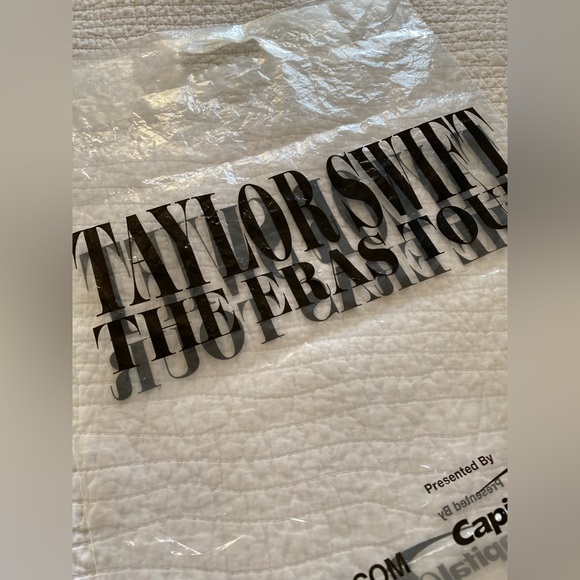 Taylor Swift Eras Tour concert merch bag and surprise friendship bracelet! - Picture 2 of 2
